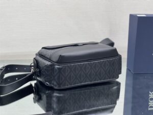 DIOR HIT THE ROAD MESSENGER BAG - DR016