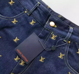 LV Embroidered Signature Denim Shorts - SW241