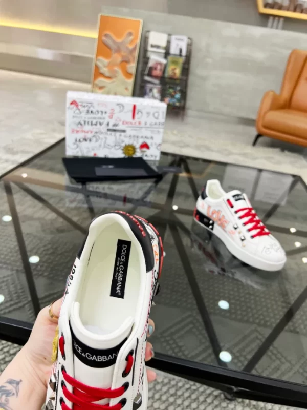 CHRISTIAN LOUBOUTIN LOW TOP SNEAKER - CL153