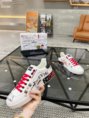 CHRISTIAN LOUBOUTIN LOW TOP SNEAKER - CL153