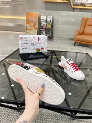 CHRISTIAN LOUBOUTIN LOW TOP SNEAKER - CL153