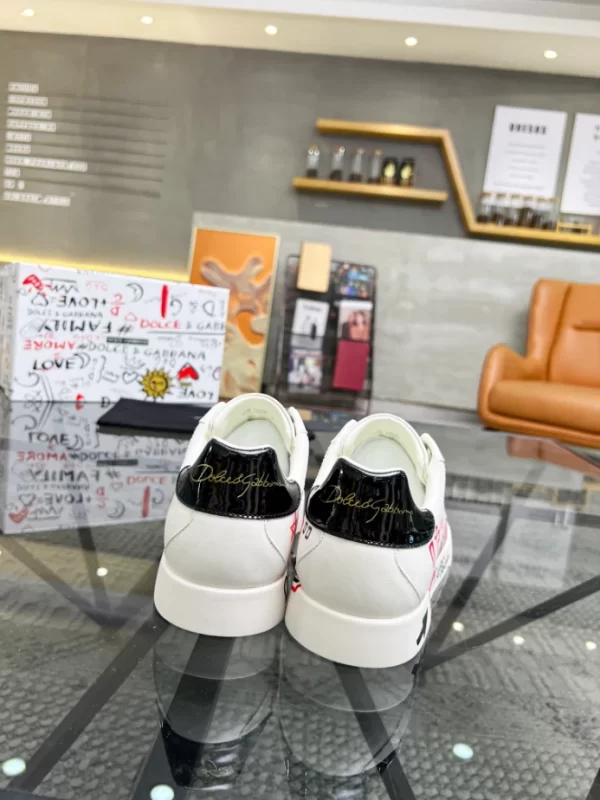 CHRISTIAN LOUBOUTIN LOW TOP SNEAKER - CL155