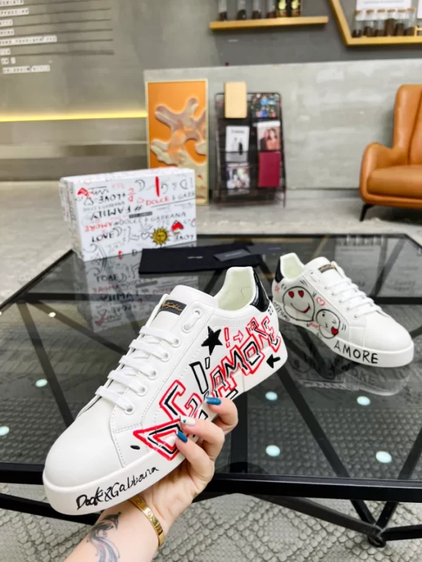 CHRISTIAN LOUBOUTIN LOW TOP SNEAKER - CL155