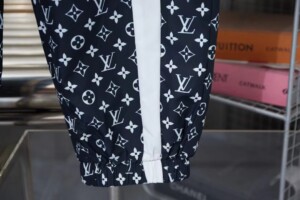 Louis Vuitton Tracksuit - LC012