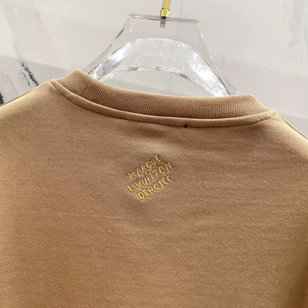 Louis Vuitton Sweatshirts - SLV008