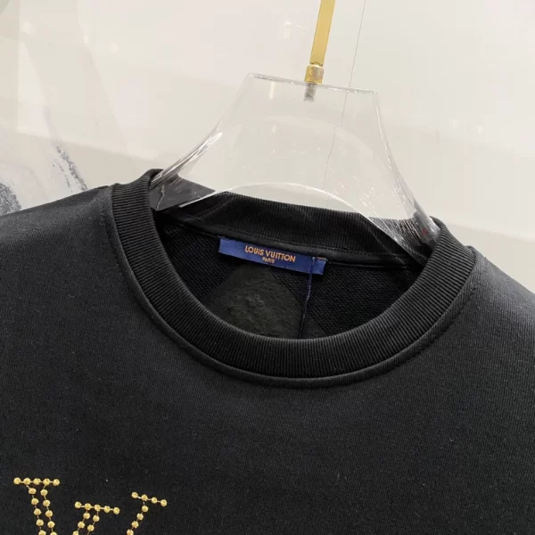 Louis Vuitton Sweatshirts - SLV009