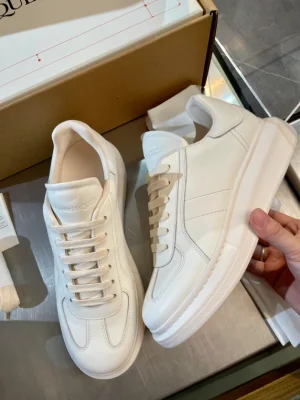 ALEXANDER MCQUEEN MEN'S OVERSIZED RETRO SNEAKER IN OFF WHITE - AM27