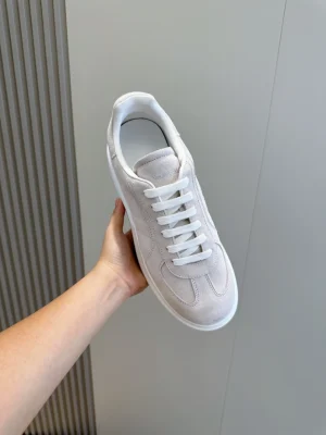 ALEXANDER MCQUEEN OVERSIZED SNEAKER - AM38