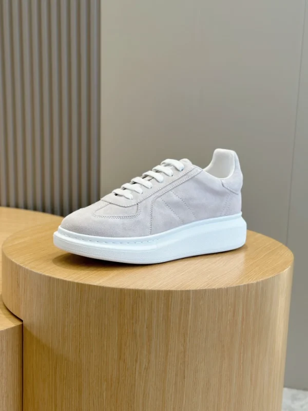 ALEXANDER MCQUEEN OVERSIZED SNEAKER - AM38