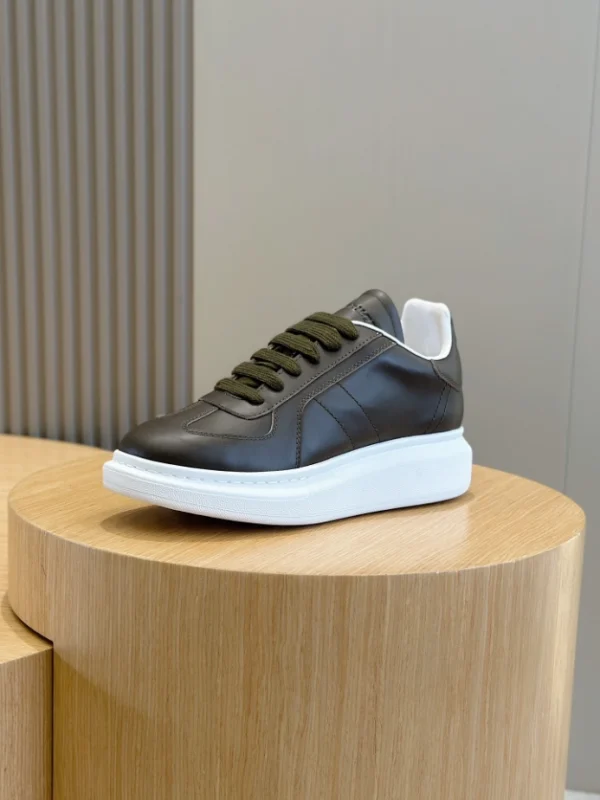 ALEXANDER MCQUEEN OVERSIZED SNEAKER - AM39