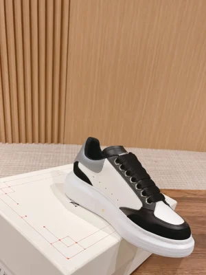 ALEXANDER MCQUEEN OVERSIZED SNEAKER - AM40