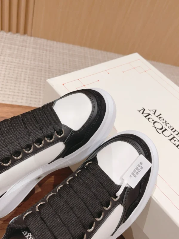 ALEXANDER MCQUEEN OVERSIZED SNEAKER - AM40