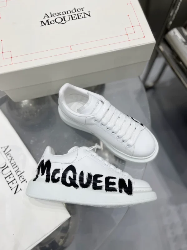 ALEXANDER MCQUEEN OVERSIZED SNEAKER - AM47