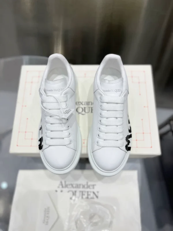 ALEXANDER MCQUEEN OVERSIZED SNEAKER - AM47