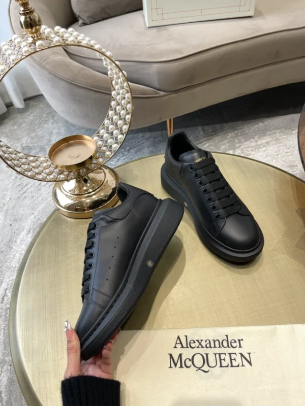 ALEXANDER MCQUEEN OVERSIZED SNEAKER - AM48