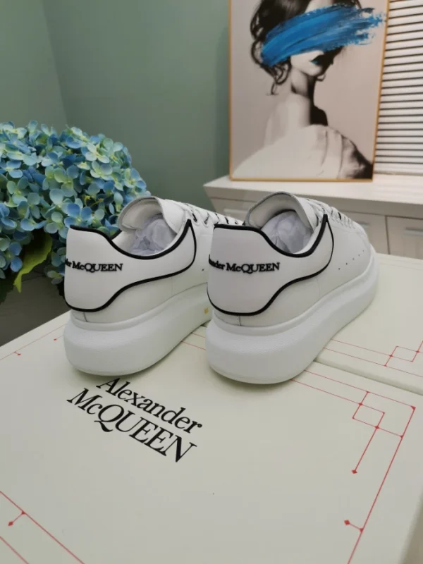 ALEXANDER MCQUEEN OVERSIZED SNEAKER - AM49