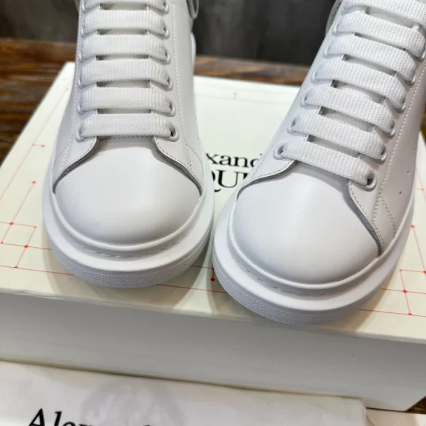 ALEXANDER MCQUEEN OVERSIZED SNEAKER - AM55