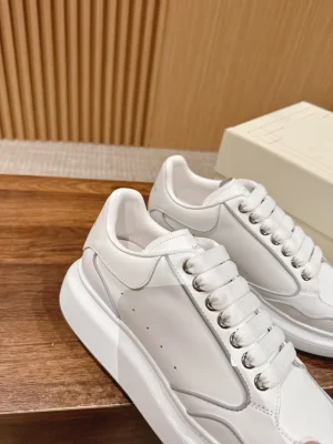 ALEXANDER MCQUEEN OVERSIZED SNEAKER - AM57