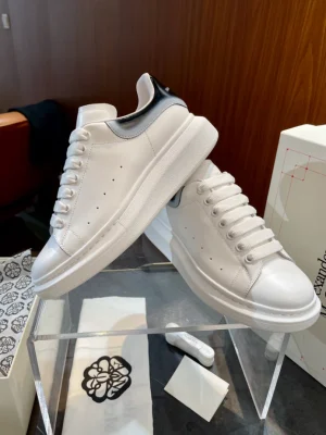 ALEXANDER MCQUEEN OVERSIZED SNEAKER - AM61