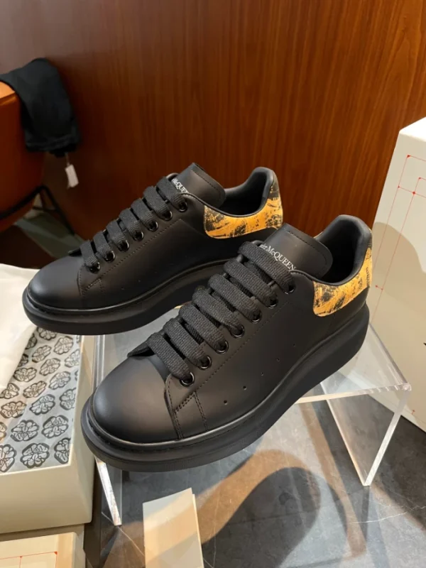 ALEXANDER MCQUEEN OVERSIZED SNEAKER - AM62