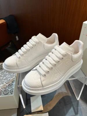 ALEXANDER MCQUEEN OVERSIZED SNEAKER - AM65