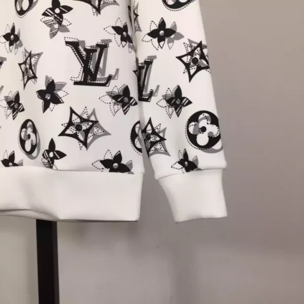 Louis Vuitton Sweater - SLV068