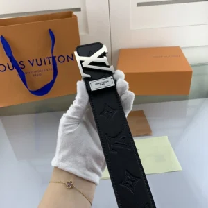 LOUIS VUITTON BELT - B0196