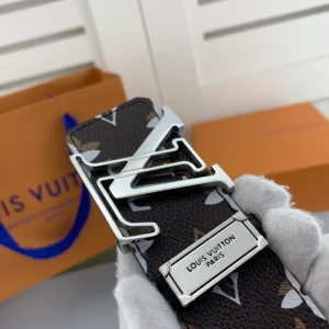 LOUIS VUITTON BELT - B0207