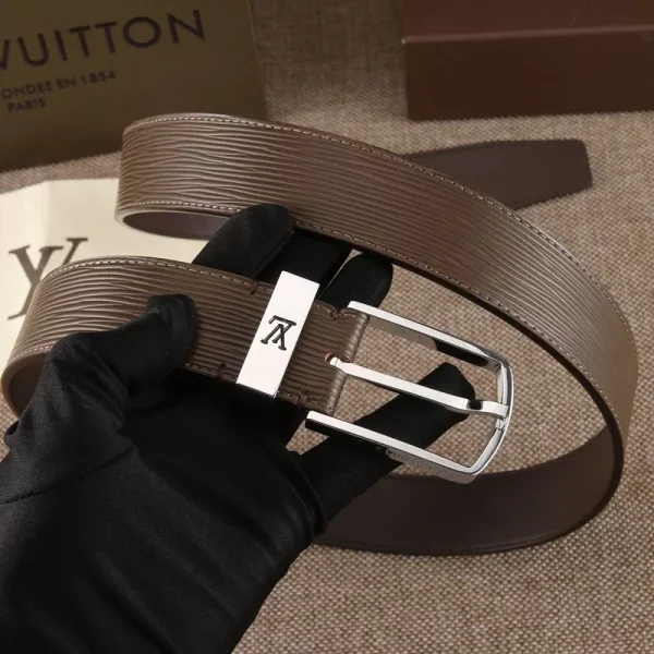 LOUIS VUITTON BELT - B0239