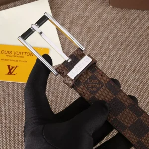 LOUIS VUITTON BELT - B0244