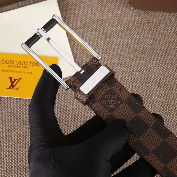 LOUIS VUITTON BELT - B0244