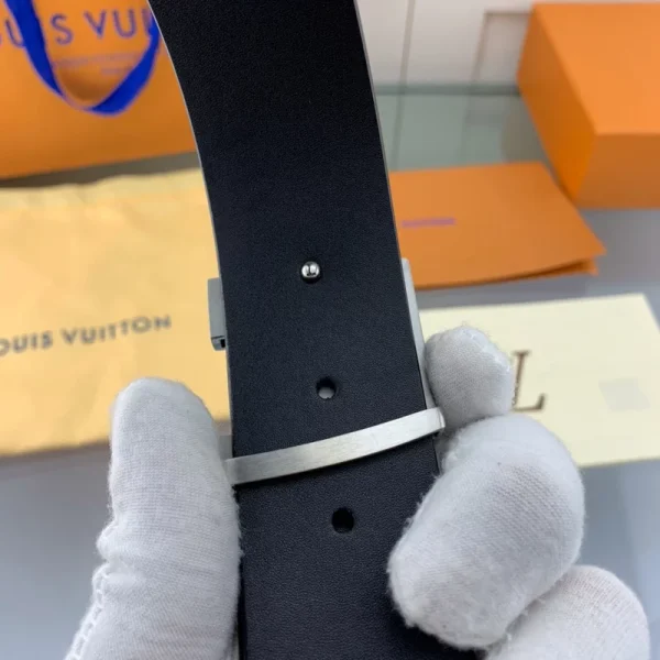 LOUIS VUITTON BELT - B0260