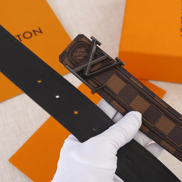 LOUIS VUITTON BELT - B0270