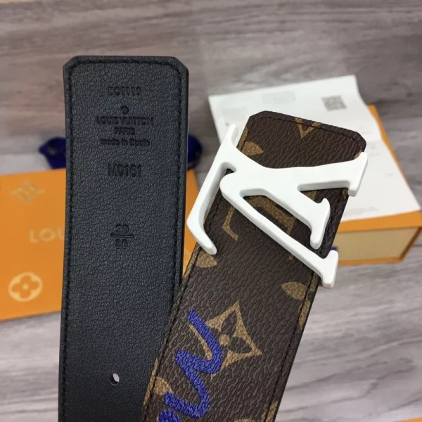 LOUIS VUITTON BELT - B0306