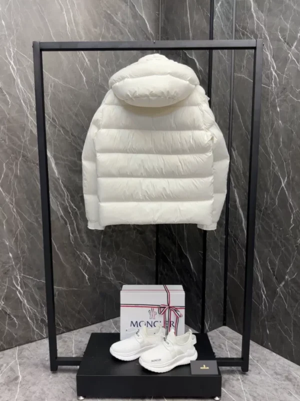 Moncler Jacket - MC139