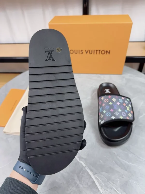 LOUIS VUITTON SANDALS - LSVT402