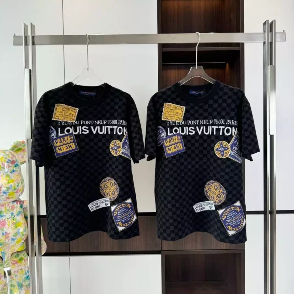 ART PRINTED DAMIER COTTON T-SHIRT IN BLACK - LSVT0274