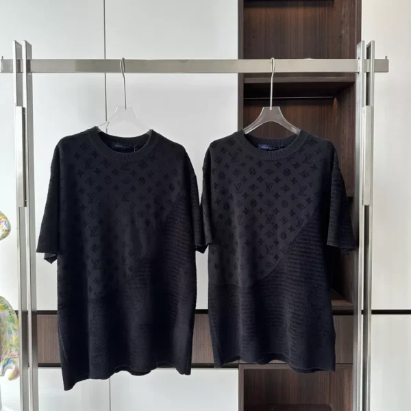 GRAPHIC JACQUARD SHORT-SLEEVED CREWNECK - LSVT0307