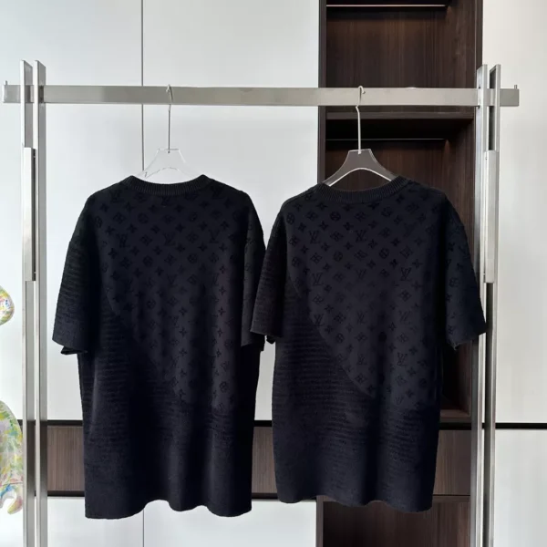 GRAPHIC JACQUARD SHORT-SLEEVED CREWNECK - LSVT0307