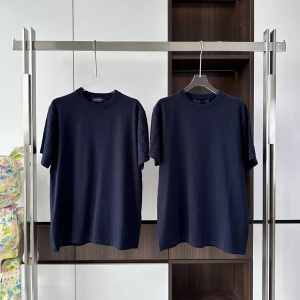 SHORT SLEEVED COTTON CREWNECK IN DEEP BLACK - LSVT0284